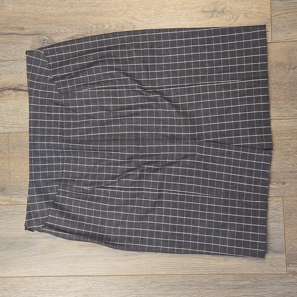 Banana Republic grey & white grid check short length skirt, size 6 - Picture 5 of 8